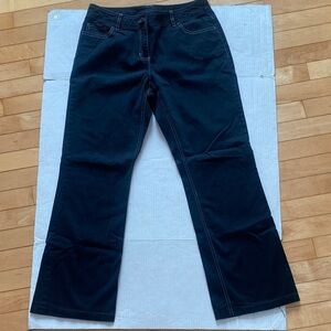 Style&Co. Size 6 Dark Washed Stretch Navy Pants with Creme stitching Size 6